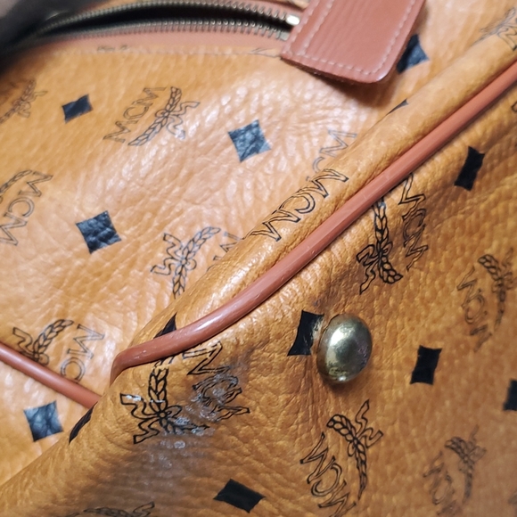 💥💥SOLD💥💥 MCM 40 Duffle bag. - Picture 9 of 16